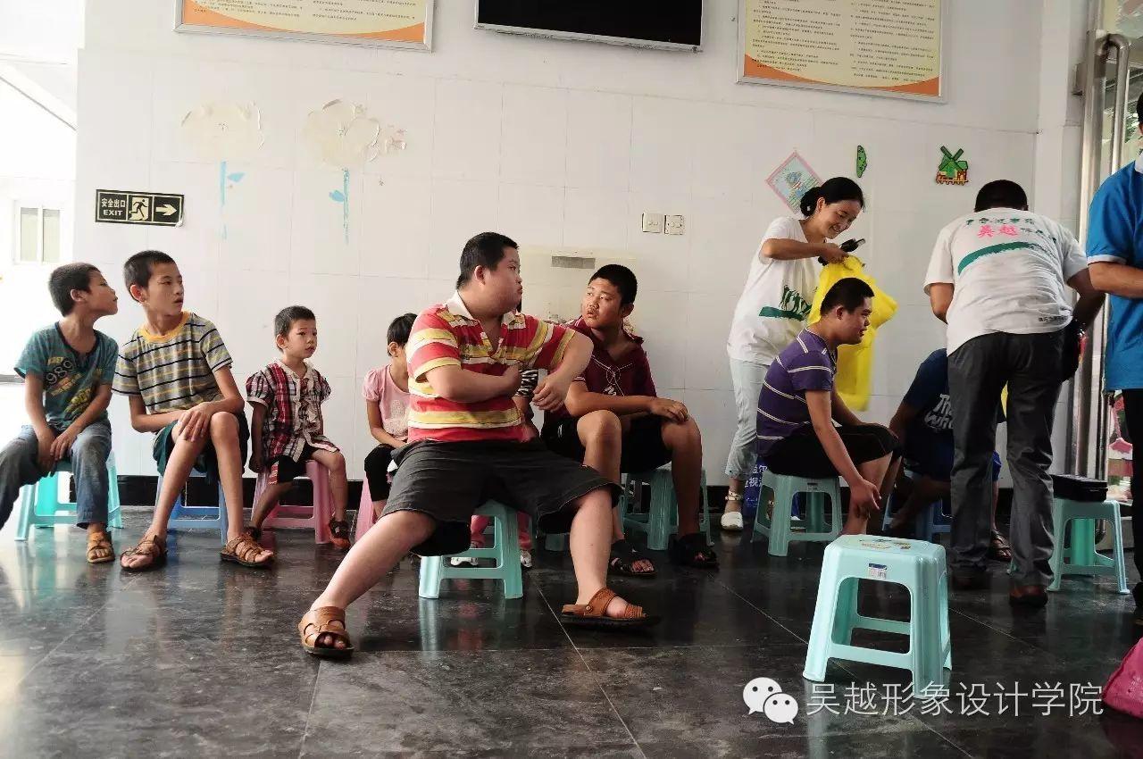 愛(ài)心中秋節(jié) 情暖福利院