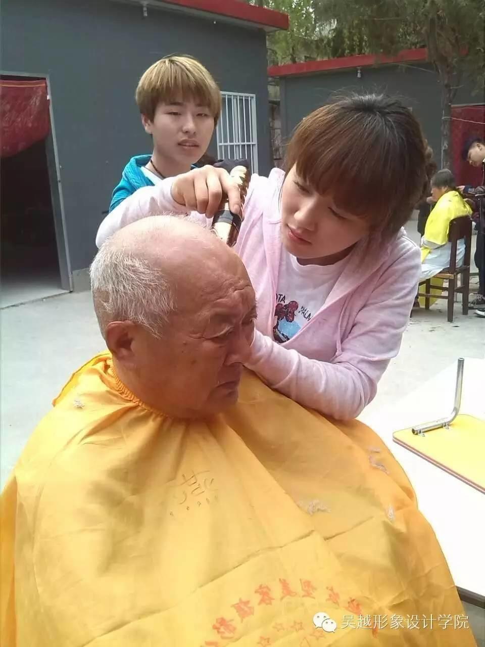吳越學校美發(fā)專業(yè)學員到松濤養(yǎng)老院義務理發(fā)活動