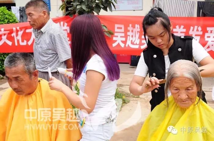 【吳越學(xué)?！孔哌M(jìn)敬老院做義工