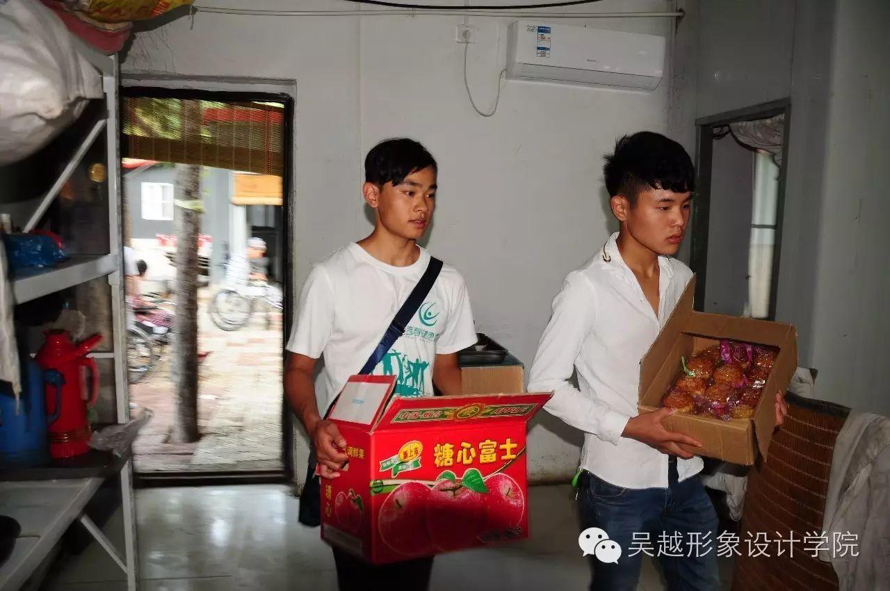 “情系中秋節(jié)，愛(ài)駐敬老院”