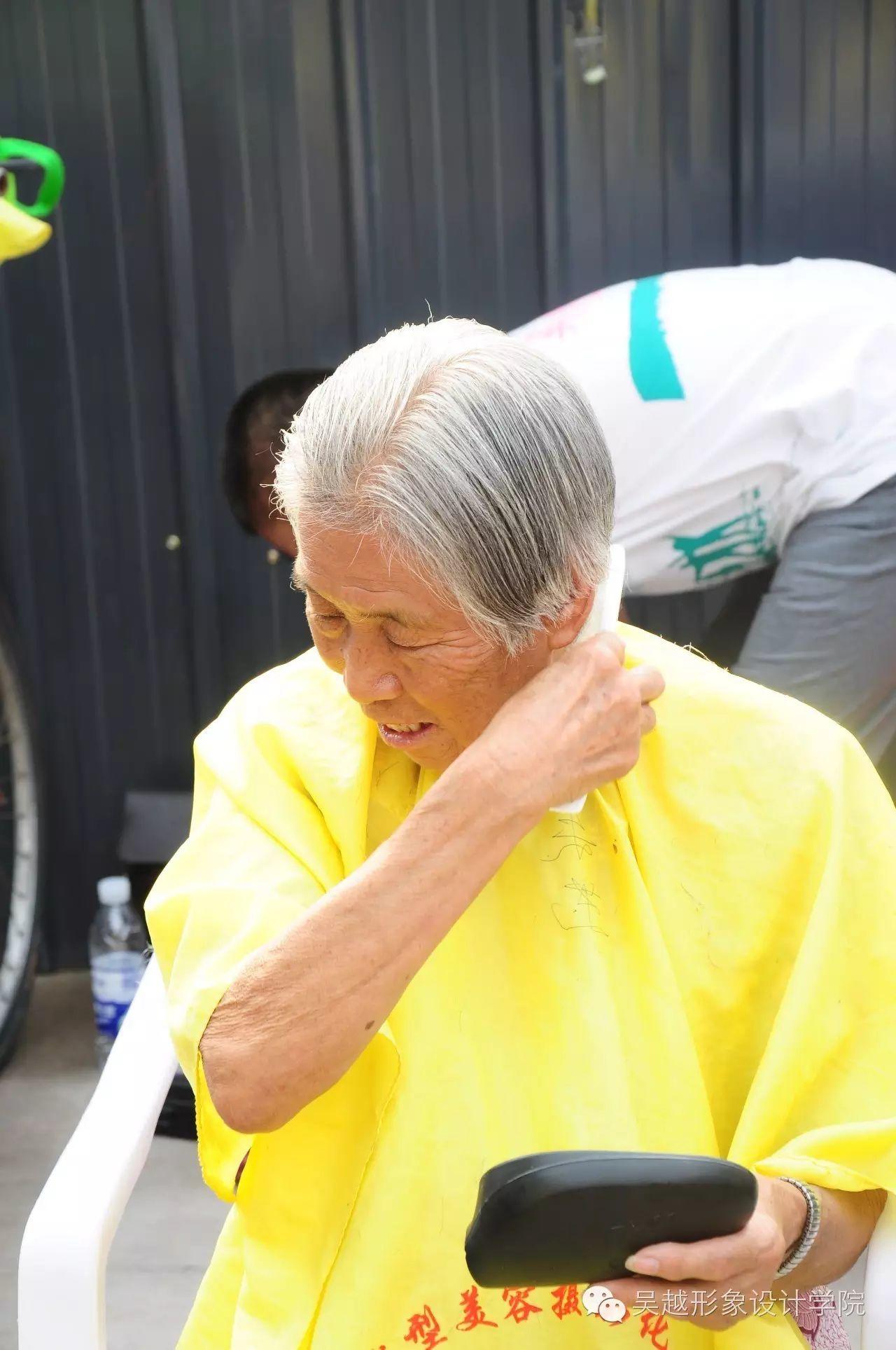 “情系中秋節(jié)，愛(ài)駐敬老院”