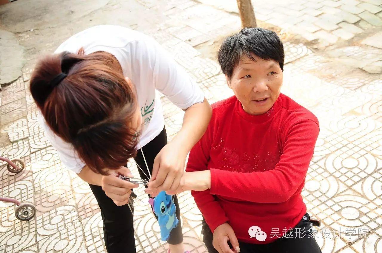 “情系中秋節(jié)，愛(ài)駐敬老院”