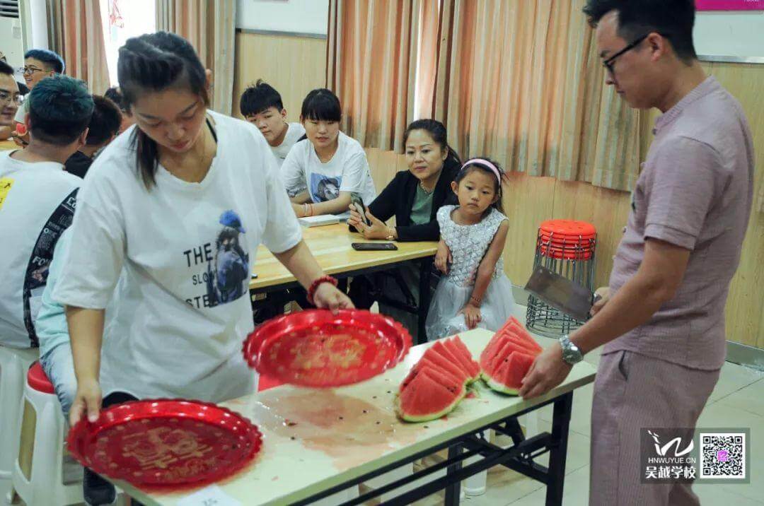 炎炎夏日送清涼，甜甜西瓜共分享~