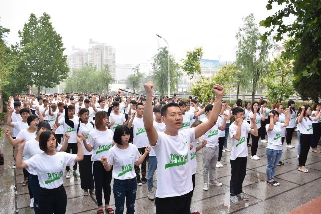 太牛了！70人為10000人化妝！全國(guó)關(guān)注的盛事你知道嗎？