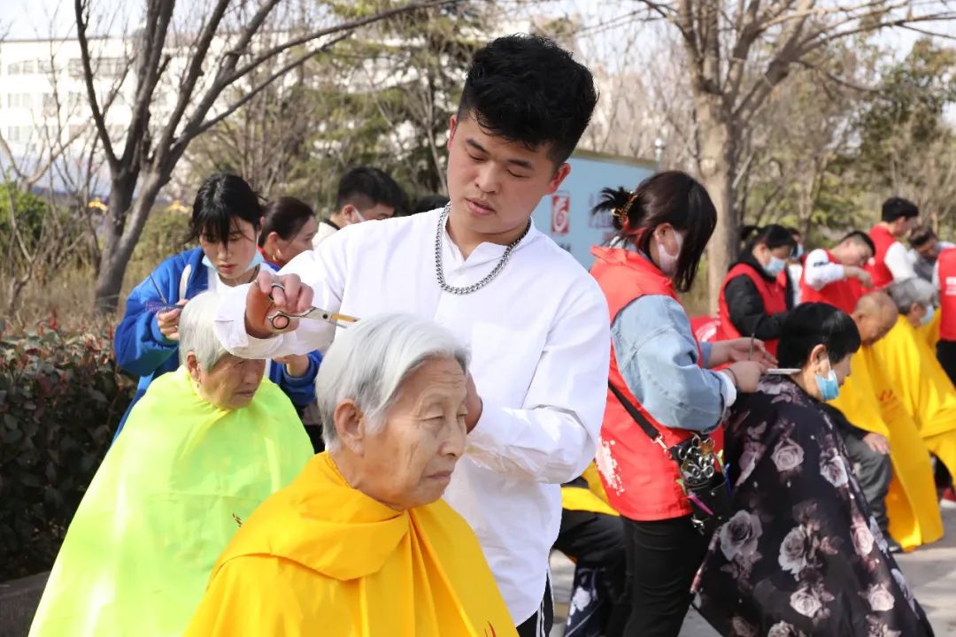 五四青年節(jié) | “恰同學(xué)少年，風(fēng)華正茂?！? title=