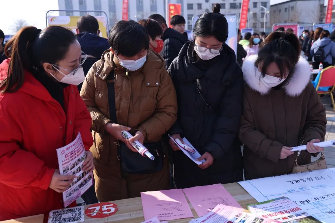 吳越學(xué)校助力濮陽市2023年春風(fēng)行動暨就業(yè)援助月”首場新春招聘會活動